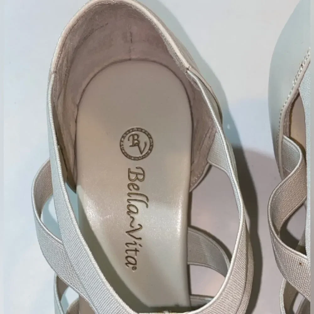 Bella Vita Elegant Light Gray Elastic Strappy Wedge Sandals Size 9.5